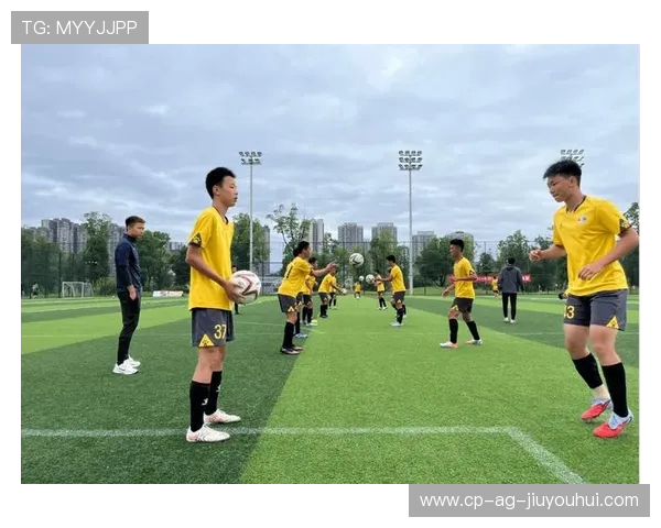 石柱队足球球员激情拼搏展现团队精神 助力球队冲击新赛季辉煌